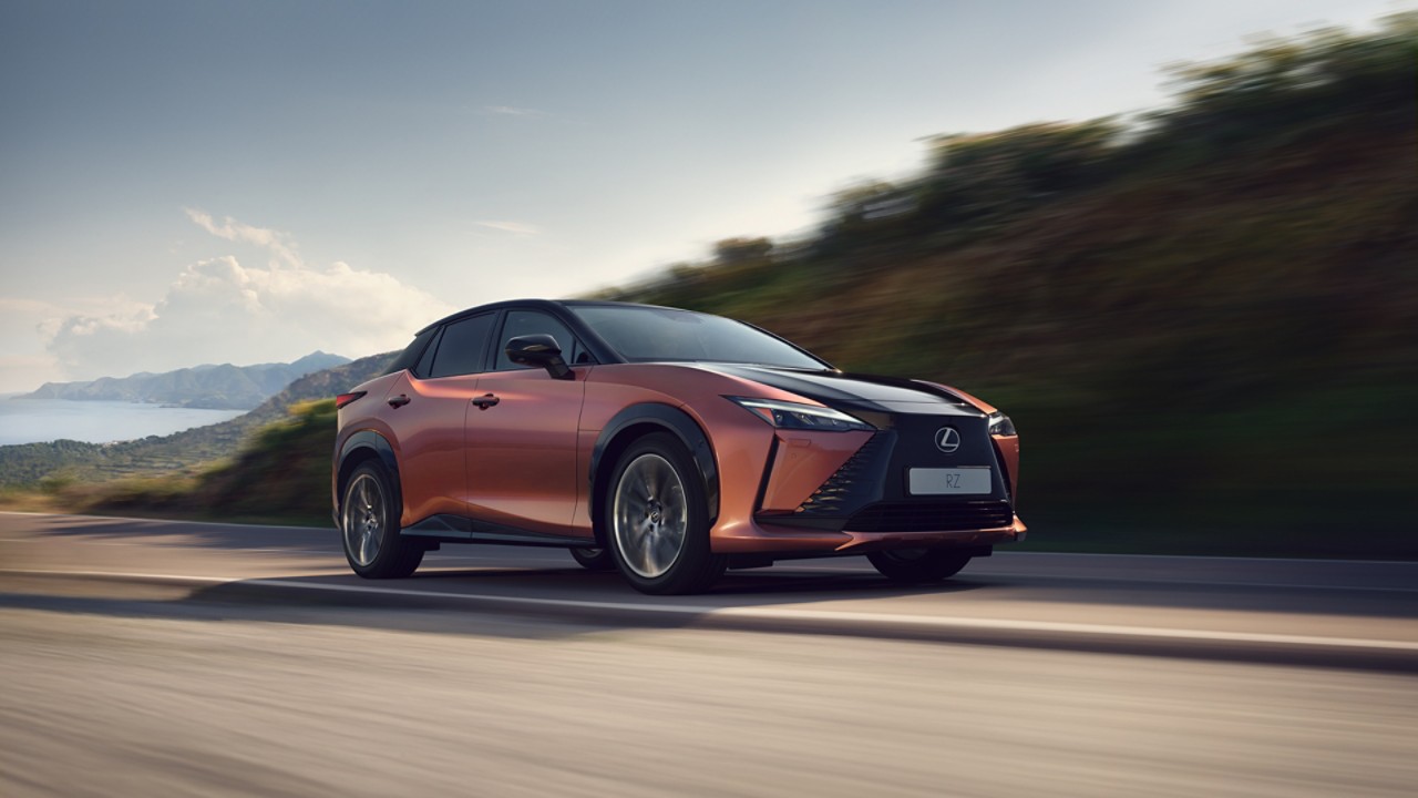 Jaunais Lexus RZ 450e