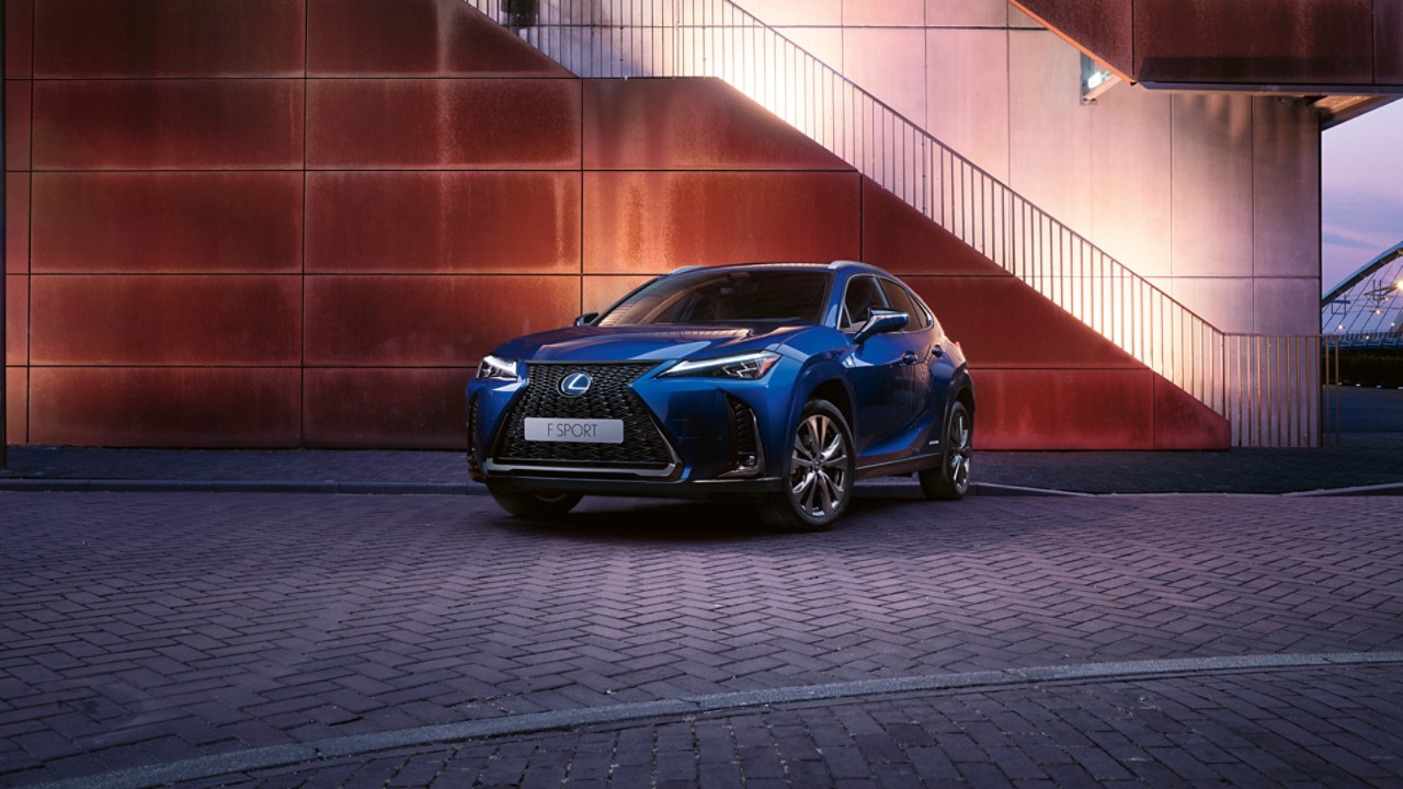 JAUNAIS LEXUS UX