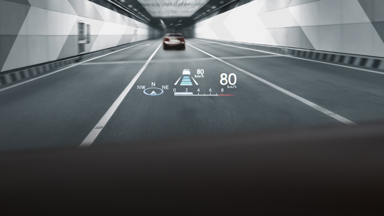 Lexus LC extra-wide colour head-up display