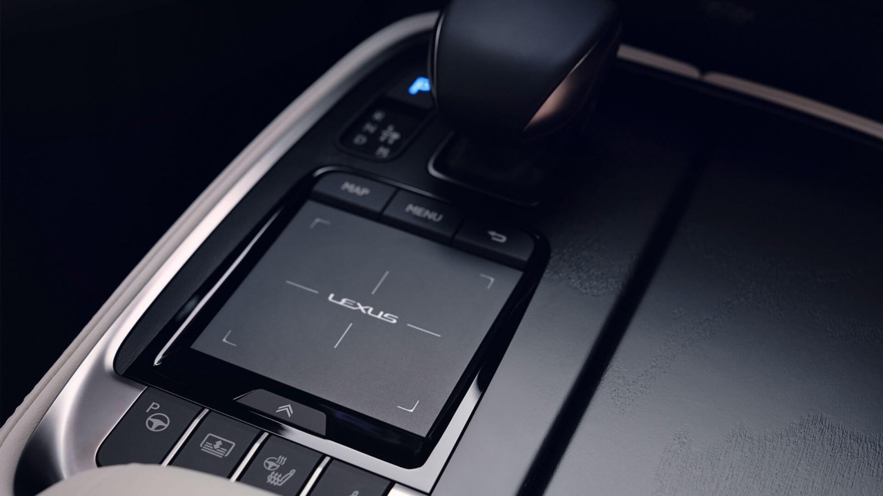Lexus LS centre console