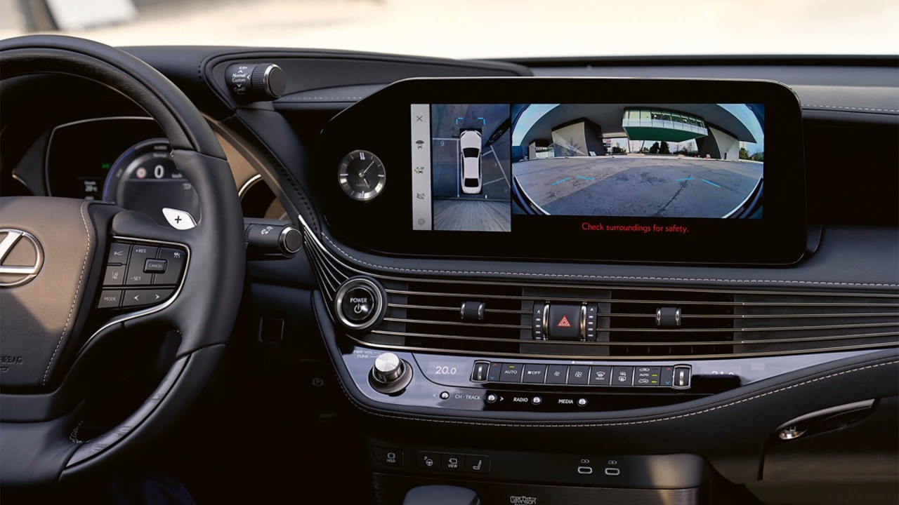 Advanced Park on the Lexus LS multimedia display 