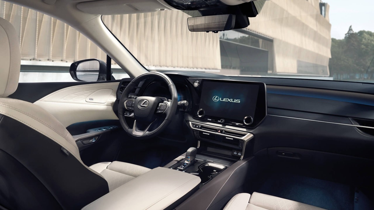 Lexus RX salons