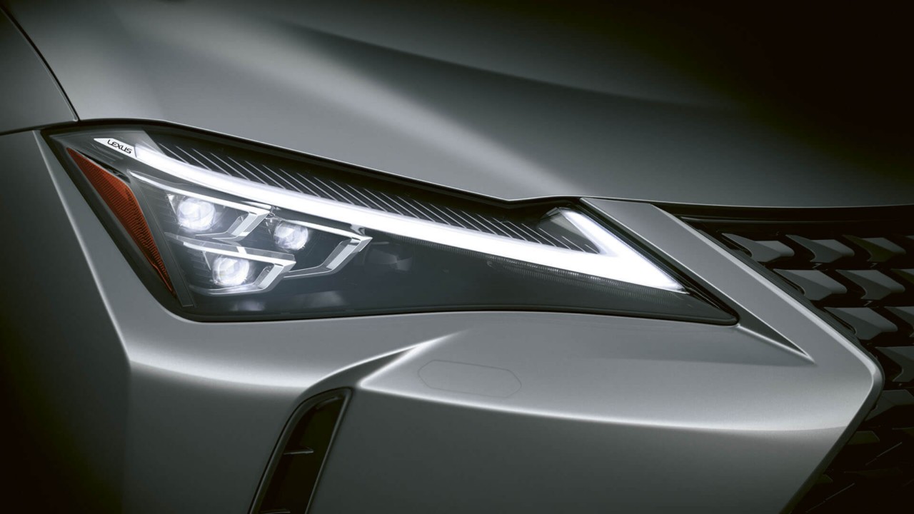 Lexus UX 300e headlight 