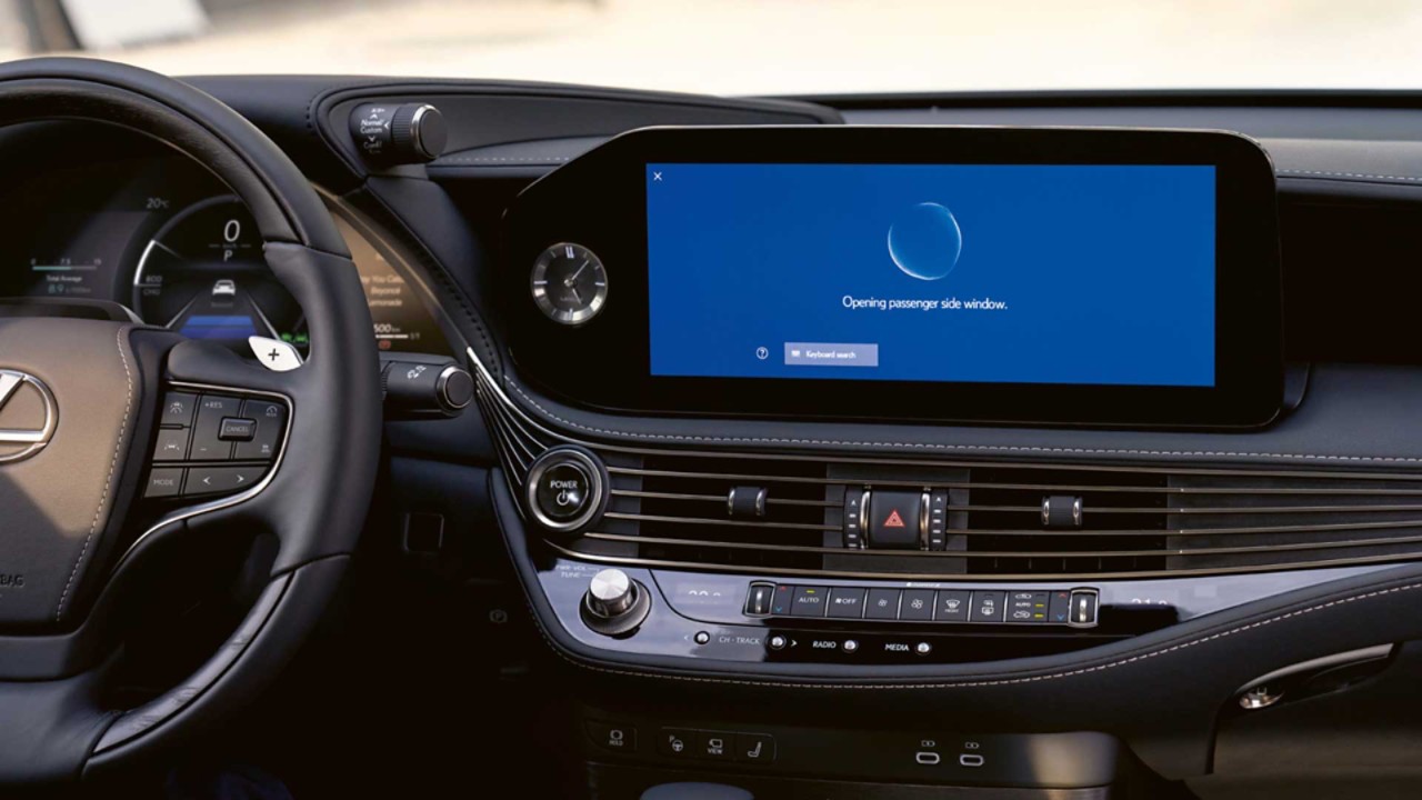 Lexus LS multimedia display